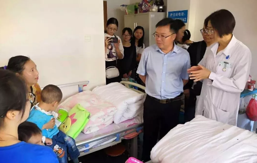 全國助殘日——政府、殘聯(lián)、醫(yī)院聯(lián)合慰問暖人心