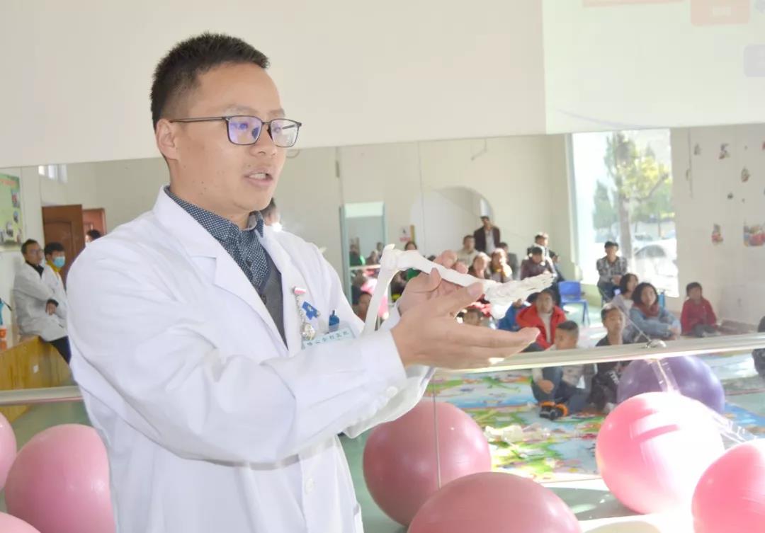 暑期青少年脊柱健康公益課，線上一對一教學(xué)指導(dǎo)！