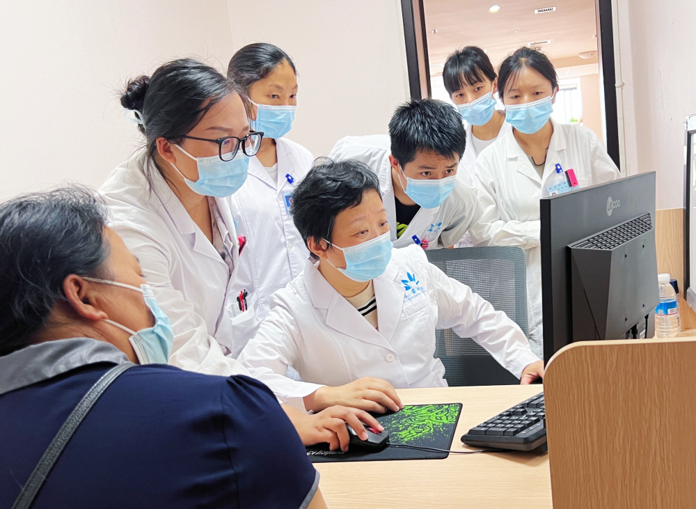 【保山安利醫(yī)院】上海市復(fù)旦大學(xué)附屬閔行醫(yī)院專家蒞臨我院開展醫(yī)療幫扶及義診圓滿結(jié)束