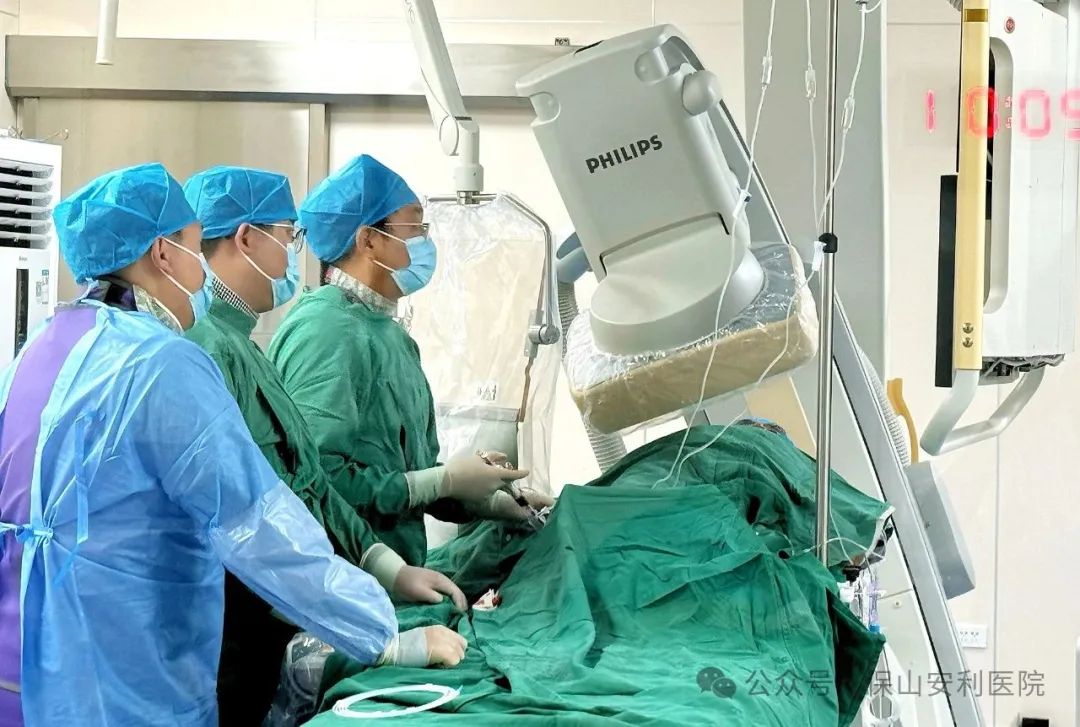 【生死時速】從胸痛到血管開通僅60分鐘！遠端橈動脈入路實現“針孔里的救命術”